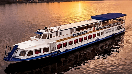 Теплоход Августина